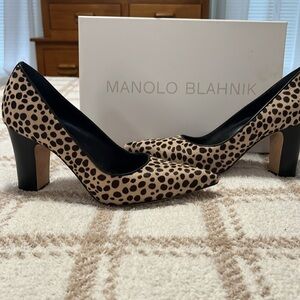 Manolo Blahnik size 38 1/2 Leopard Print heels